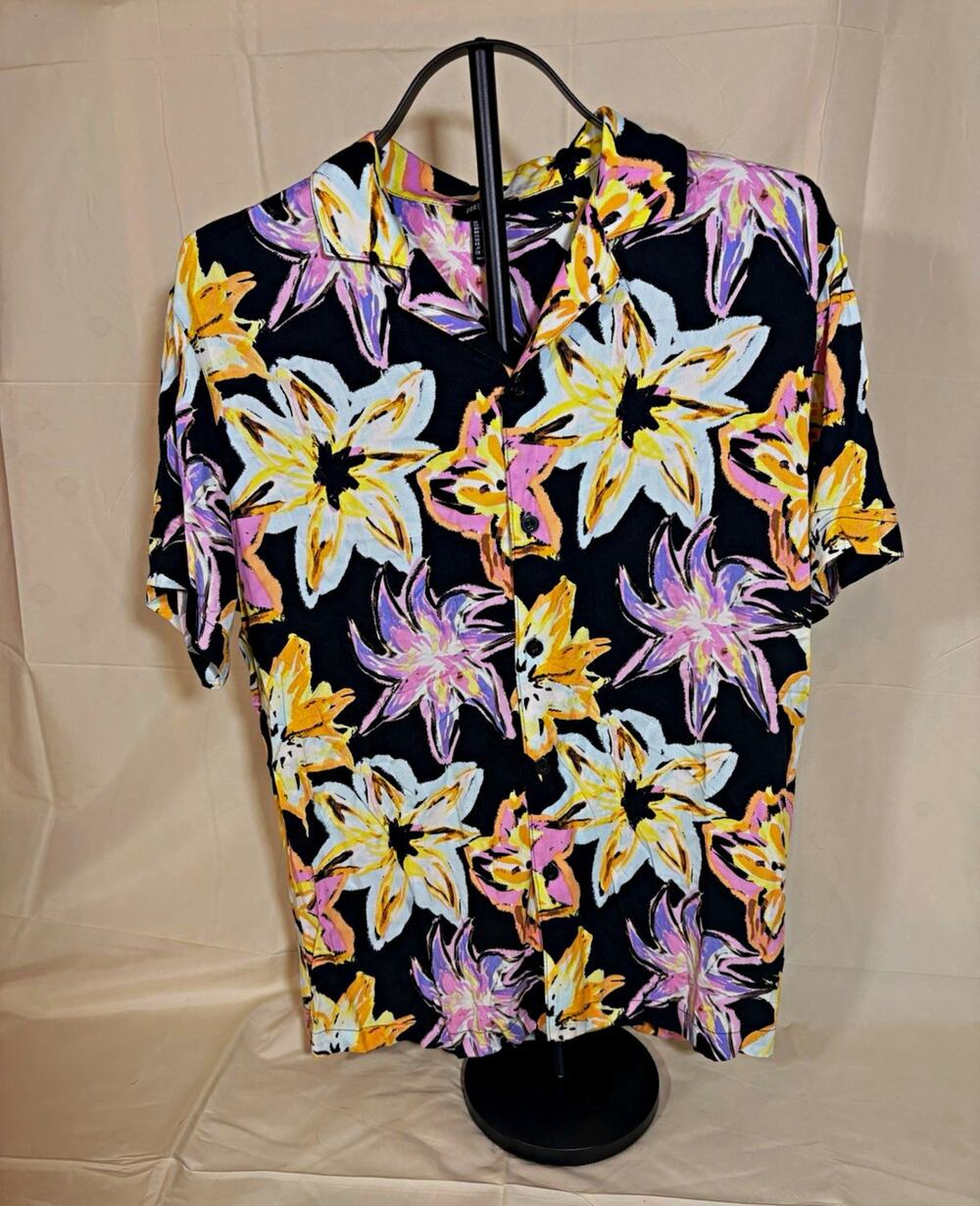 Forever 21 Men’s Black Floral Button-Up Shirt Spread Collar Short Sleeve Size S